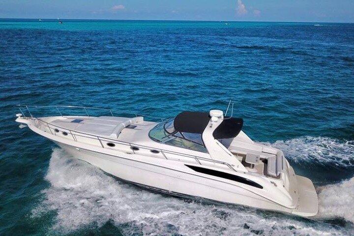 Cruise in Elegance: Luxury Yacht Rental in Cancun