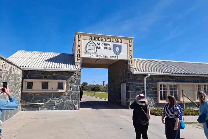 Robben Island Ferry Ticket &Guided Prison Tour with Pick-up& back