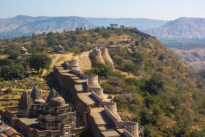 Udaipur: Jawai Leopard Safari, Kumbhalgarh, Ranakpur Temple Tour