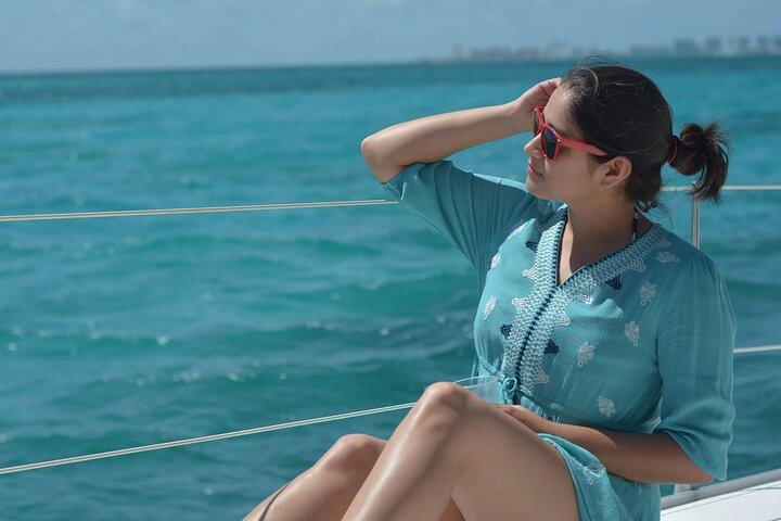 Isla Mujeres by catamaran with food