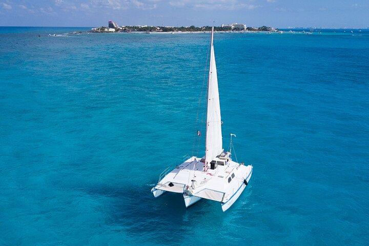 Isla Mujeres by catamaran with food