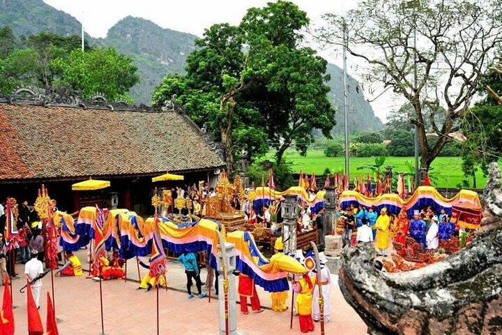 Full Day Guided Tour in Hoa Lu, Tam Coc, Mua Cave from Hanoi