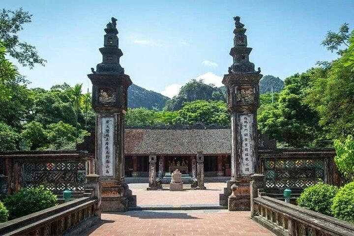 Full Day Guided Tour in Hoa Lu, Tam Coc, Mua Cave from Hanoi