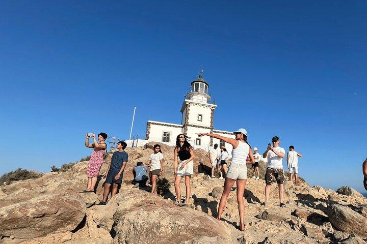 Santorini: Full Island Tour & Sunset with Local Guide & Pick-up