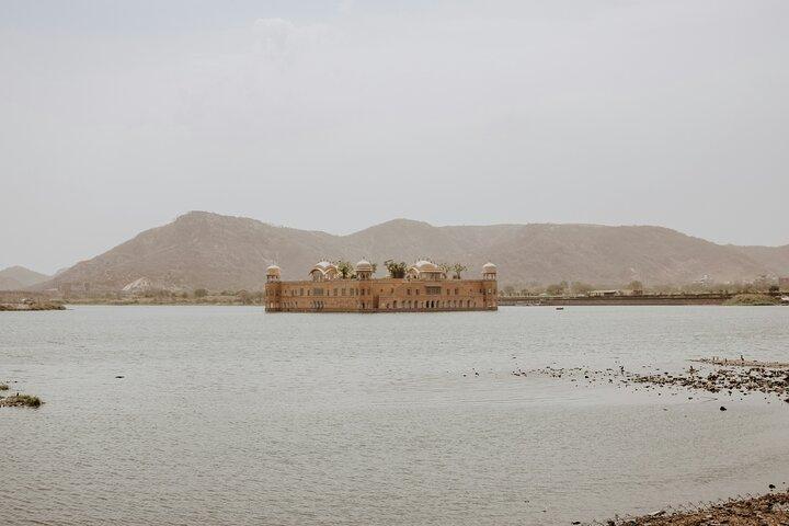Private 2 Day Jaipur Heritage City Tour with Forts and Palaces