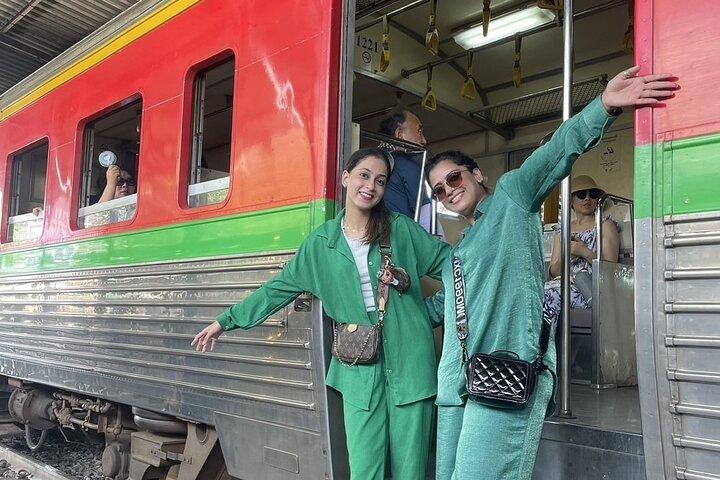 Maeklong Railway Market & Damnoen Saduak Market Paddle Boat Tour