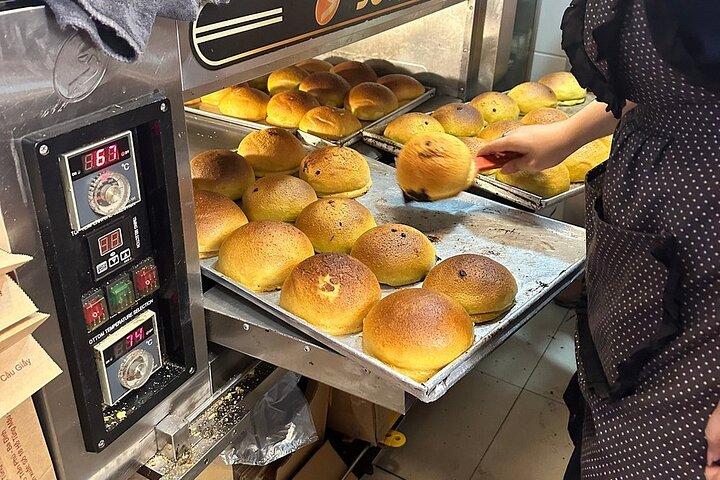 Hanoi Customized Street Food Walk with Train Street Experience