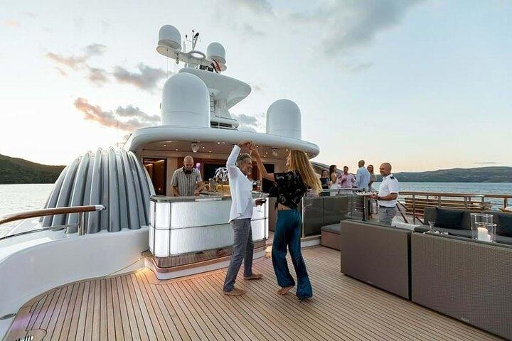 Marina Yacht Tour Dubai with Optional Breakfast or BBQ