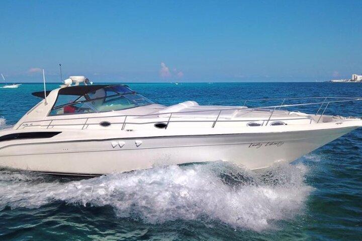 Cruise in Elegance: Luxury Yacht Rental in Cancun