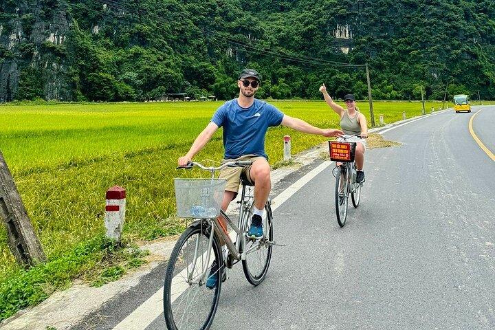 Hanoi: Top Ninh Binh Tour Discover the Highlights by Limousine