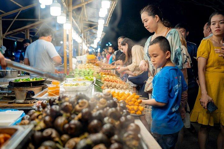Hue Cyclo Night Adventure with Street Food and Folk Music Boat