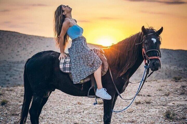 1 Hour Horse Riding in Agafay With Dinner & Transfer - Marrakesh