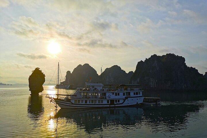 Explore Unspoiled Ha Long & Bai Tu Long Bay 2 Days 1 Night Cruise
