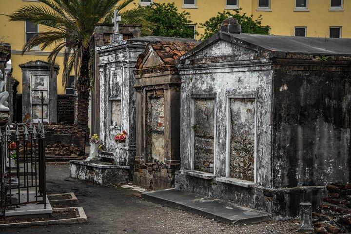 Night Cemetery Insiders Bus Tour in New Orleans