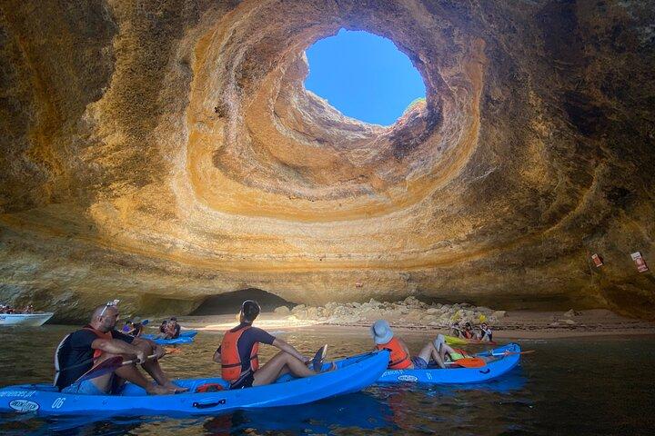 Kayak tour to Benagil Cave, guided by local native
