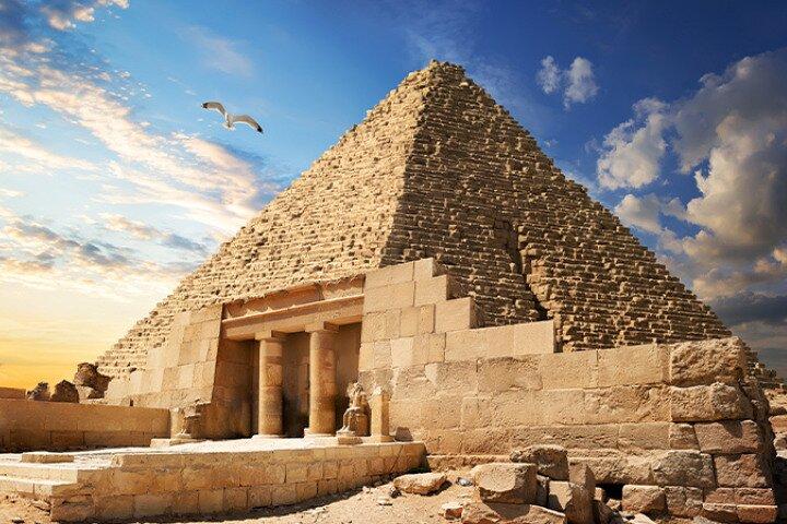 Pyramids And Egyptian Museum Guided Private Tour at Cairo