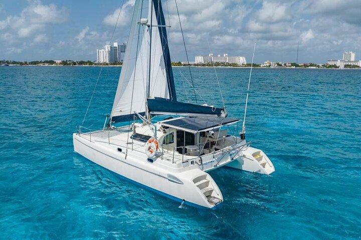 Cancun: Private Catamaran with Open Bar & Snorkeling Option