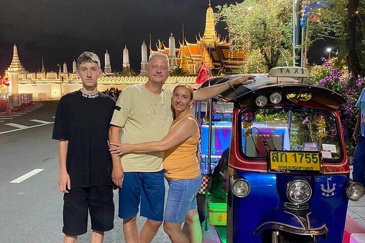 Bangkok Night Tour: Food, Temple & Tuk Tuk