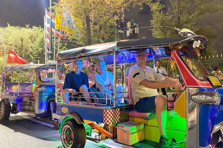 Bangkok Night Tour: Food, Temple & Tuk Tuk