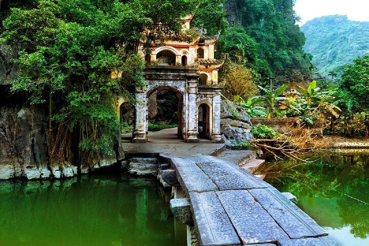 Private Ninh Binh 2 day Hoa Lu, Tam Coc Bai Dinh Pagoda Mua Cave