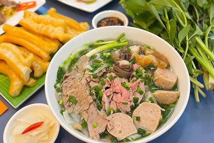Private Hanoi Old Quarter Street Food Tour with Student Guide