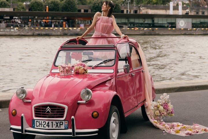 Half Day Private Tour in Paris with Pink Citroen 2CV