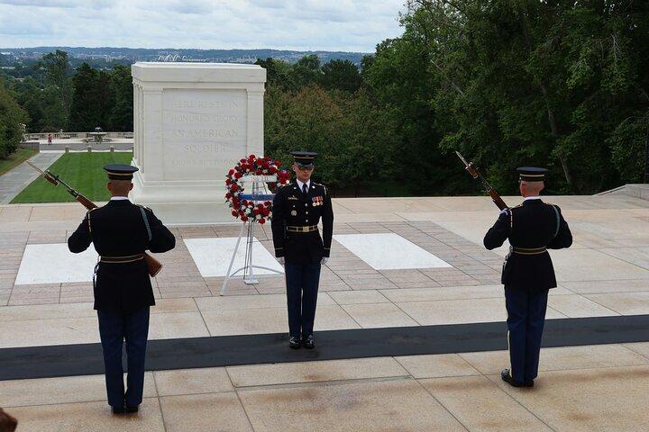 Arlington Cemetery Tour with Guard Ceremony and Iwo Jima Memorial