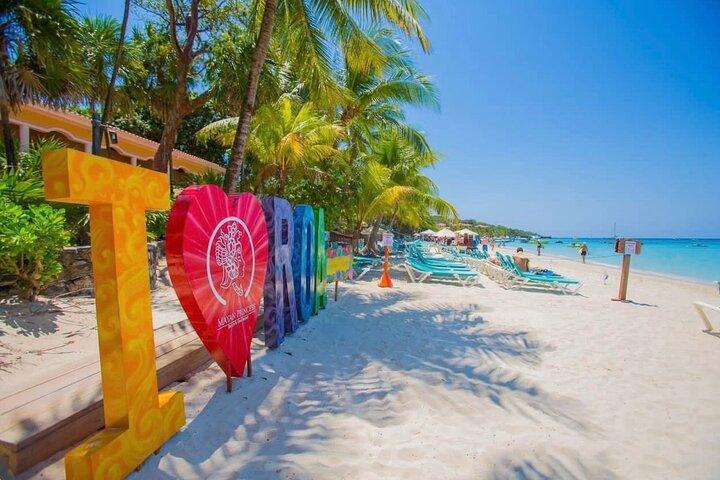 Roatán Snorkeling Tour & West Bay Beach Day Pass