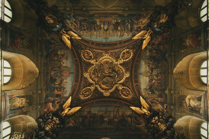 Louvre Art and Mysteries: Guided Experience for 6-people Max