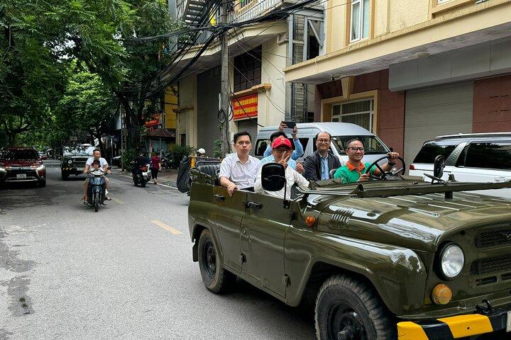 Hanoi Jeep By Night Street Food Tour and Train Street Experience