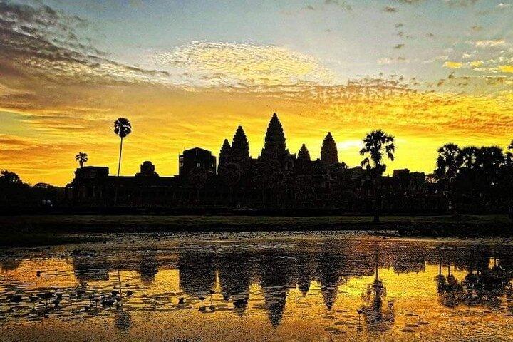 2-Day Phnom Penh to Siem Reap and Angkor Wat Temples