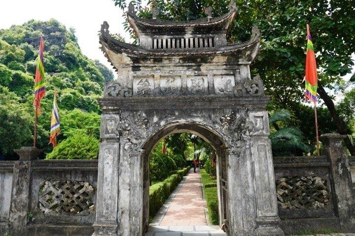 Full Day Tour from Hanoi with Cave Visits