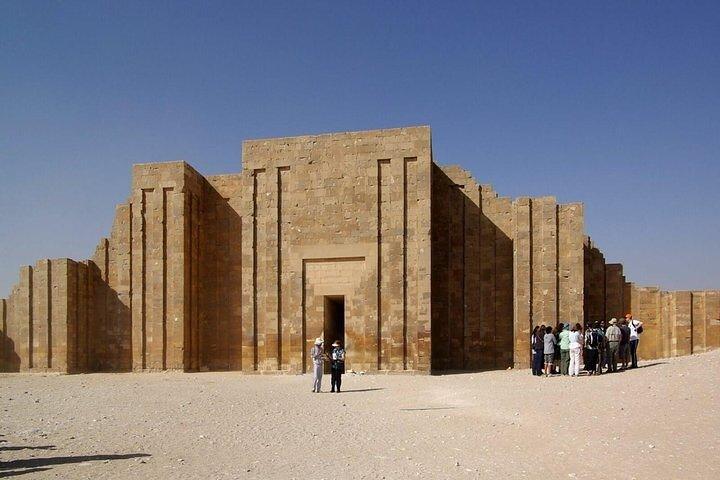 Cairo Private Tour Pyramids of Giza & Saqqara with egyption Lunch