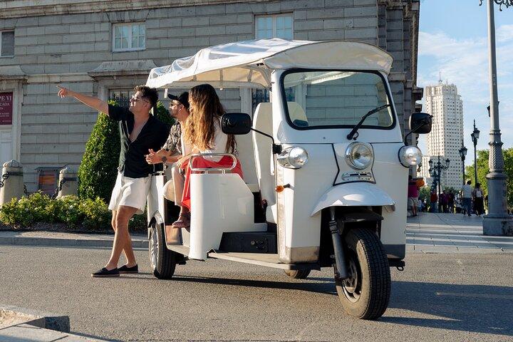 "Madrid: Panoramic views in Tuk Tuk with pickup available"