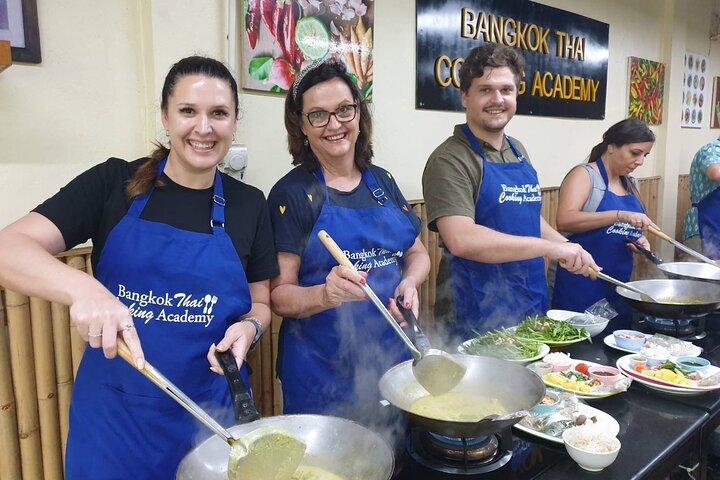Thai Cooking Class Bangkok: Choose 5 Dishes + Market Tour