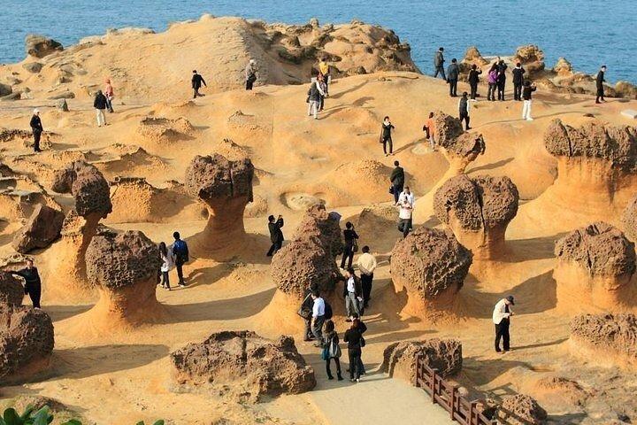 Taiwan TST : Private Tour Keelung, Shifen, Yehliu, Jiufen