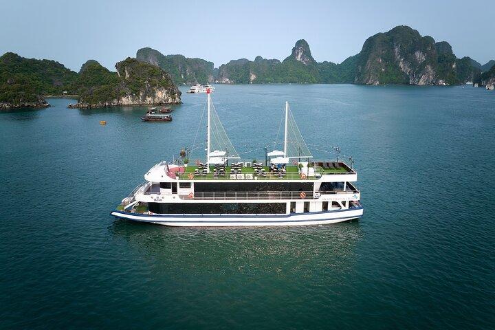 Gratiot Premium Cruise Elegant Fullday Halong escape
