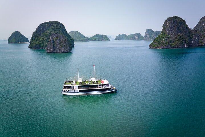 Gratiot Premium Cruise Elegant Fullday Halong escape