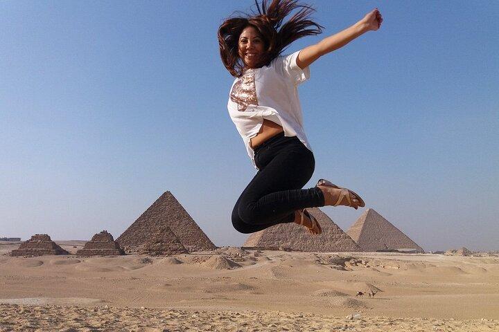 Private Guided Tour to Giza Pyramids, Sphinx, Camel Ride & Lunch