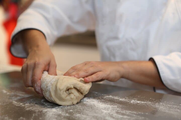 Fun Croissant and Pastry Baking Class With Local Chef in Paris