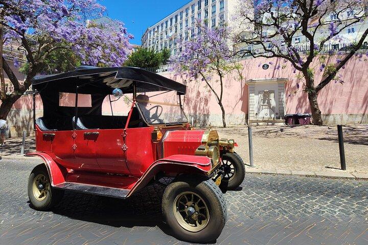 2h Classic Tuk: Discover Lisbon’s Hidden Treasures