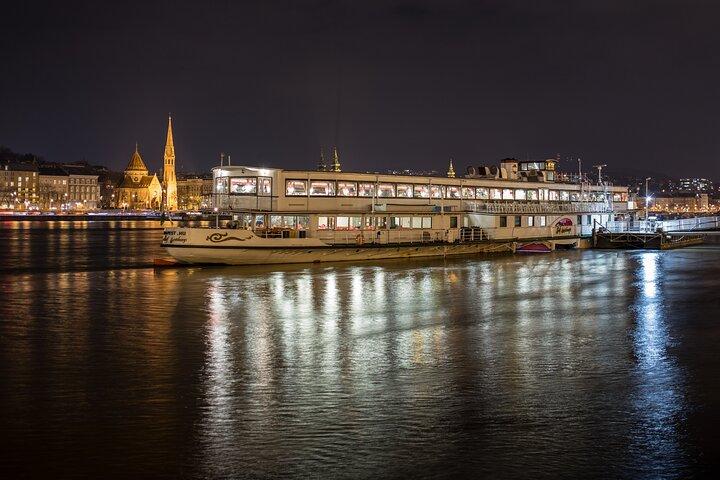 Budapest: New Year's Eve Party Cruise with Food,Live Music and DJ