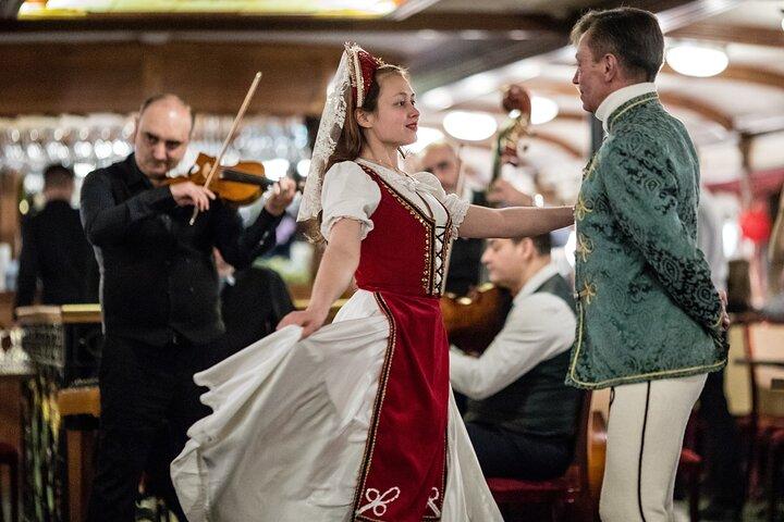 Budapest: New Year's Eve Party Cruise with Food,Live Music and DJ
