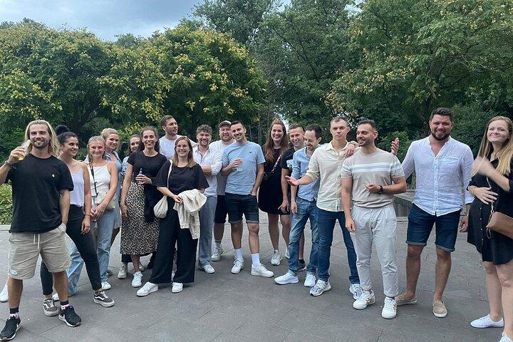 Private Düsseldorf Nightlife Tour: Shots & Club Entry