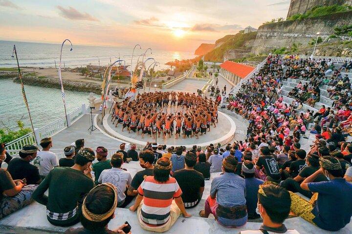 Private Tour Bali Beaches and Uluwatu Temple with Dinner