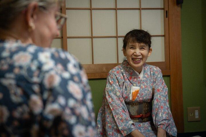 Kyoto: Tea Ceremony Experience in a small tea room