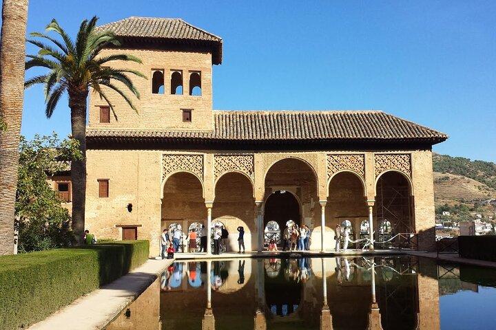 Private Tour Alhambra and the Generalife in Granada with tickets