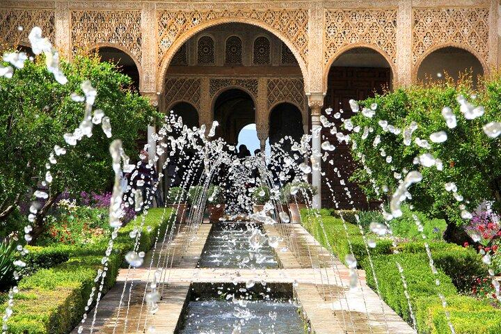 Private Tour Alhambra and the Generalife in Granada with tickets