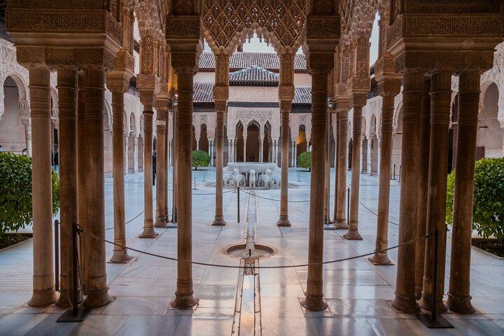 Private Tour Alhambra and the Generalife in Granada with tickets