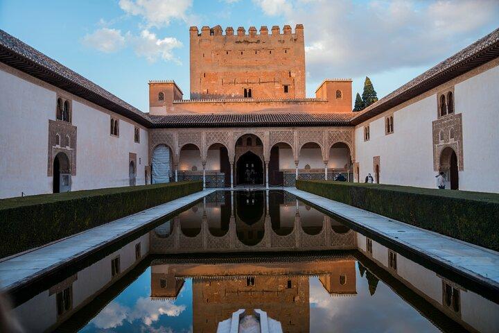 Private Tour Alhambra and the Generalife in Granada with tickets